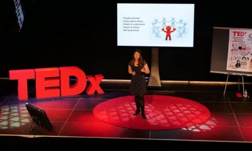 Gabija Toleikytė veda pranešimą TEDx Talk