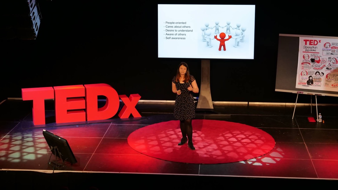 Gabija Toleikytė veda pranešimą TEDx Talk