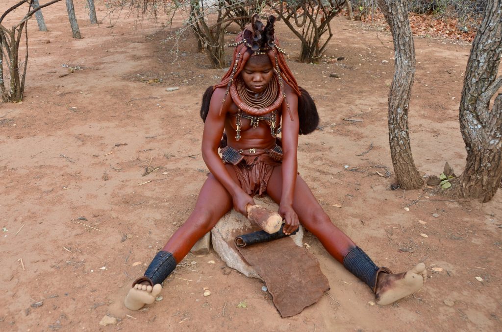 Himba genties žmonės, Angola